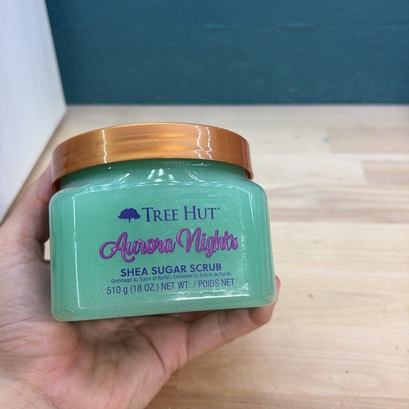 Brand New Tree Hut Aurora Nights Shea Sugar Scrub 18 oz - Picture 4 of 4